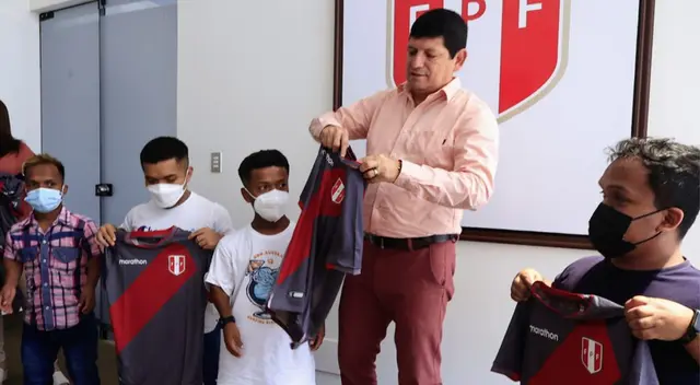 Agustín Lozano se hizo presente en la reunión con el combinado peruano. (Foto: FPF)   