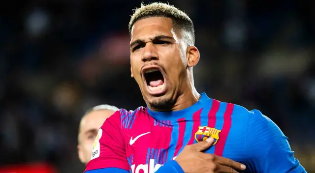 Ronald Araujo es titular indiscutible para Xavi Hernández en la zaga defensiva. Ronald Araujo es titular indiscutible para Xavi Hernández en la zaga defensiva.