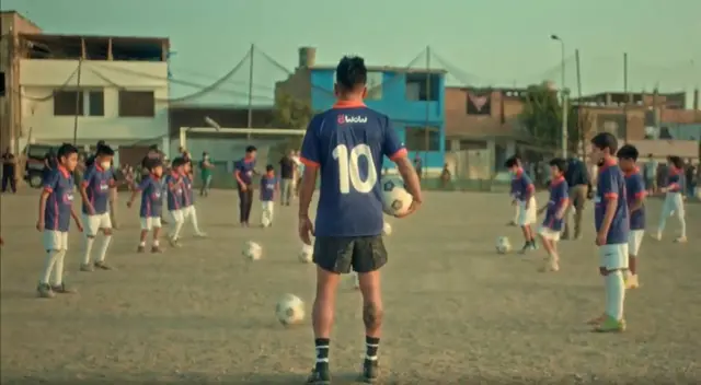 Christian Cueva se sumó a una campaña social para apoyar a una academia de fútbol. Christian Cueva se sumó a una campaña social para apoyar a una academia de fútbol.
