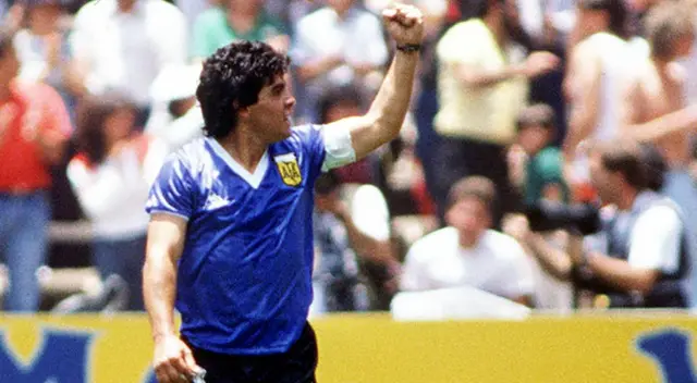Cabe precisar que dicha camiseta es la que intercambió con el inglés inglés Peter Reid, tras acabar el primer tiempo. Cabe precisar que dicha camiseta es la que intercambió con el inglés inglés Peter Reid, tras acabar el primer tiempo.