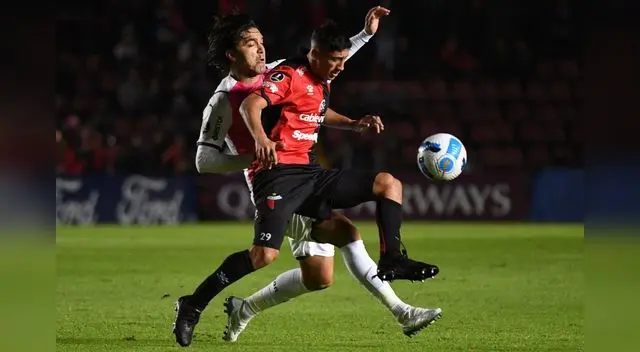 Colón de Santa Fe ganó por 2-1 a Cerro Porteño Colón de Santa Fe ganó por 2-1 a Cerro Porteño