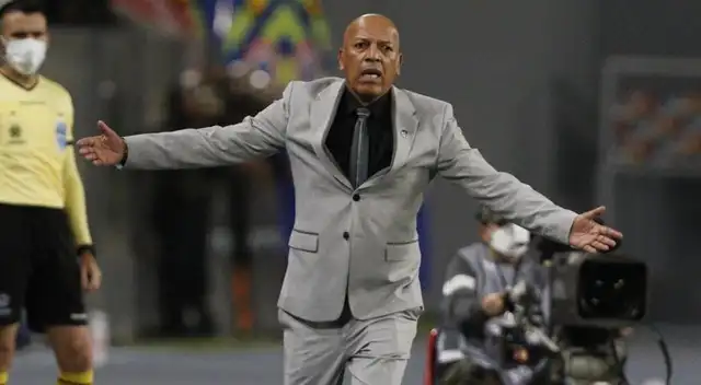 Roberto Mosquera dirige a Sporting Cristal desde el 2020.