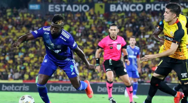 El primer Clásico del Astillero dejó un empate 1-1 de Barcelona SC y Emelec. El primer Clásico del Astillero dejó un empate 1-1 de Barcelona SC y Emelec.