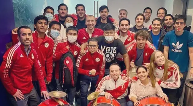 La Franja celebra la firma entre Adidas y FPF luciendo impresionantes casacas