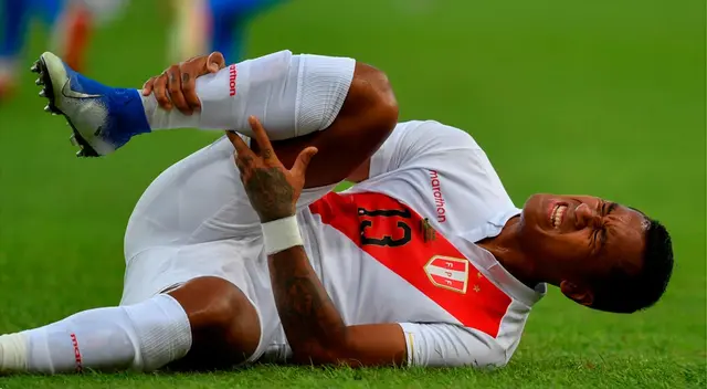 A menos de un mes del repechaje, Renato Tapia estaría lesionado. A menos de un mes del repechaje, Renato Tapia estaría lesionado.