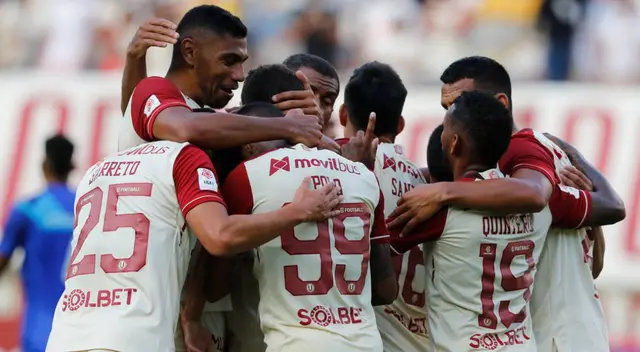 Universitario celebrando el triunfo por la Liga 1 Universitario celebrando el triunfo por la Liga 1
