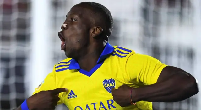 Luis Advíncula pasa por un excelente momento en Boca. Es fijo para Gareca Luis Advíncula pasa por un excelente momento en Boca. Es fijo para Gareca