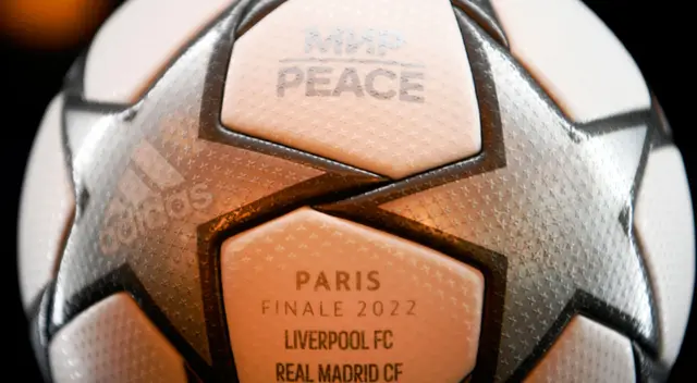 El balón de la final de Champions League se inscribió con la palabra paz