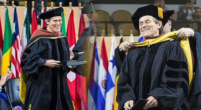 Willem Dafoe recibió doctorado honorario y anima a compañeros a Willem Dafoe recibió doctorado honorario y anima a compañeros a