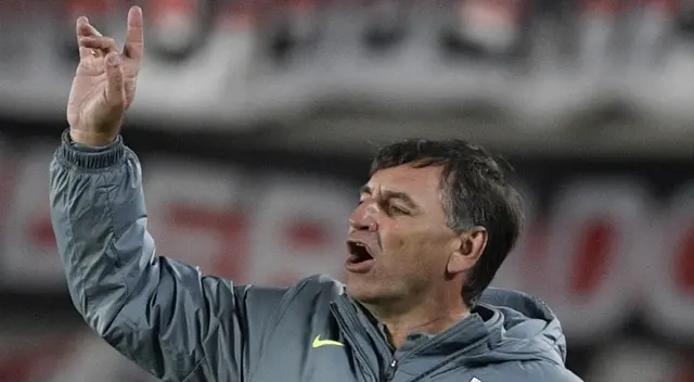 Carlos Bustos ensayó su once que recibirá el lunes a Cienciano.