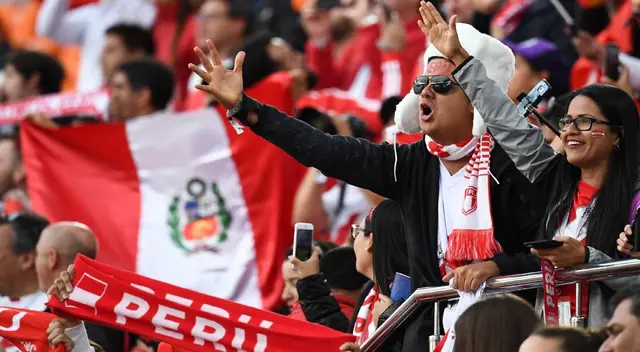 Unos 35 mil hinchas peruanos llegaron al Estadio de Barcelona.