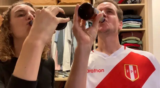 El popular influencer brindo con una cerveza peruana porque quería sentirse hincha de la 'Bicolor'. El popular influencer brindo con una cerveza peruana porque quería sentirse hincha de la 'Bicolor'.