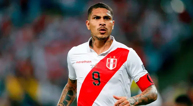 Paolo Guerrero alienta a la Selección Peruana Paolo Guerrero alienta a la Selección Peruana