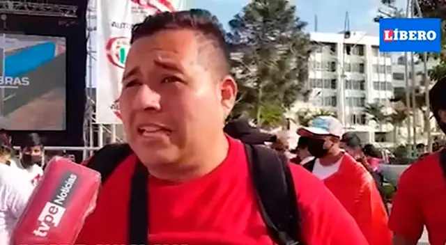 Hinchada chiclayana reaccionando a la derrota de Perú