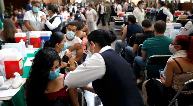 Revisa dónde puedes asistir para recibir la vacuna ante la COVID-19 en CDMX