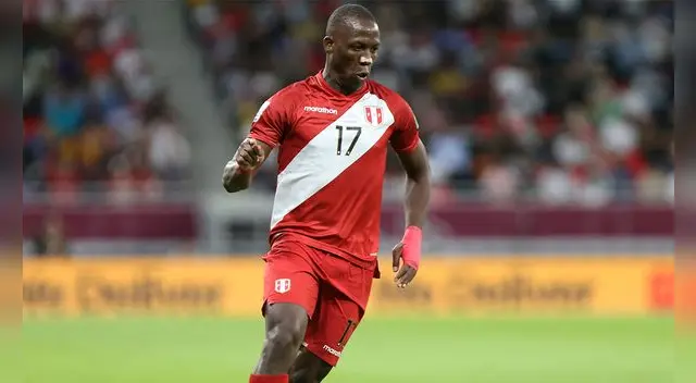 Luis Advíncula es titular indiscutible de la selección peruana. Foto: AFP