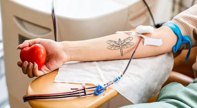 ¿Puedo donar sangre si tengo tatuajes o piercings? ¿Puedo donar sangre si tengo tatuajes o piercings?