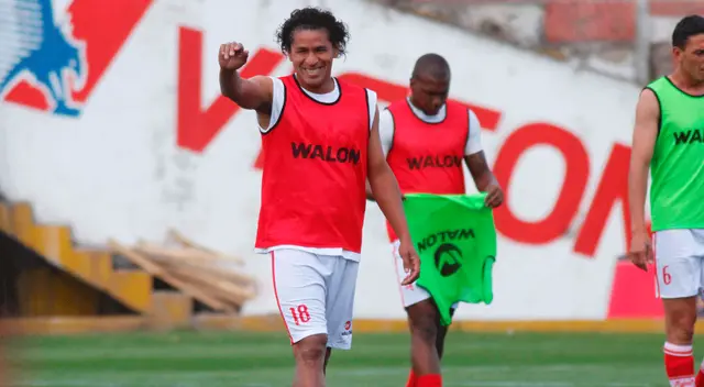 Santiago Acasiete indignado con el rendimiento de la bicolor