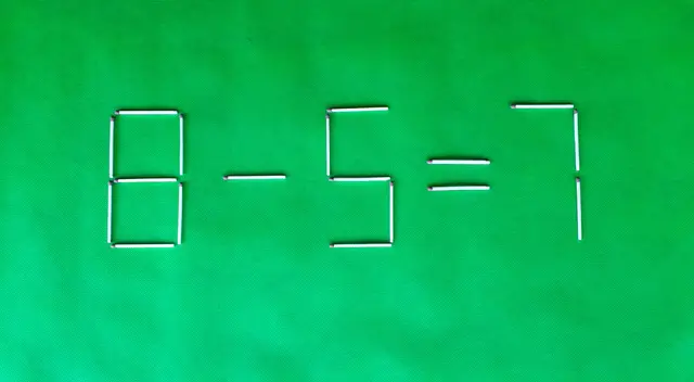 Acertijos visuales: ¿Puedes mover dos cerillos y resolver la ecuación matemática? El acertijo visual que NADIE supera Acertijos visuales: ¿Puedes mover dos cerillos y resolver la ecuación matemática? El acertijo visual que NADIE supera