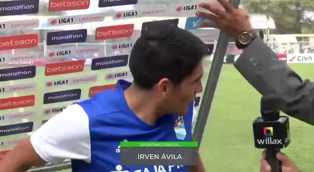 Irven Ávila sorprendido por caída de banner publicitario