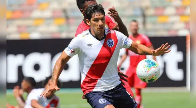 Roberto Ovelar regresó al fútbol peruano en 2021 para firmar por el Deportivo Municipal. Foto: Liga 1 Roberto Ovelar regresó al fútbol peruano en 2021 para firmar por el Deportivo Municipal. Foto: Liga 1