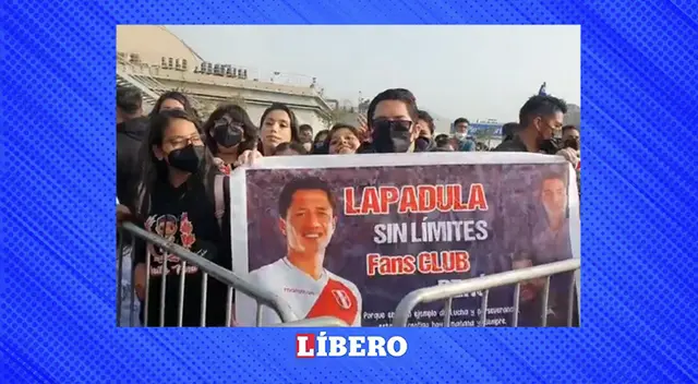 El club de fans del delantero se hizo presente en el evento.