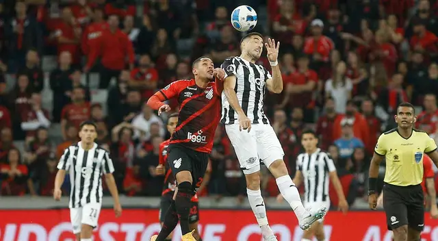 Paranaense se llevó el primer partido de octavos de final Paranaense se llevó el primer partido de octavos de final