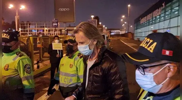 Ricardo Gareca viajará el jueves a Argentina para terminar de pensar su respuesta. Ricardo Gareca viajará el jueves a Argentina para terminar de pensar su respuesta.