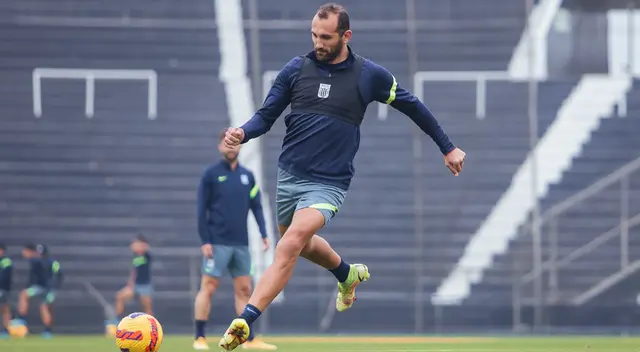 Hernán Barcos quiere seguir en Alianza por dos años más. Hernán Barcos quiere seguir en Alianza por dos años más.