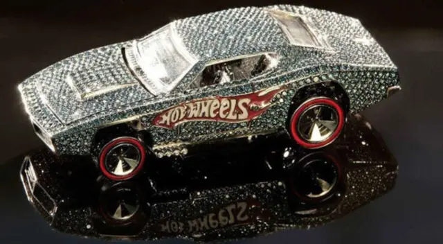 Solo los diamantes del 40TH ANNIVERSARY DIAMOND ENCRUSTED OTTO $ 140.000 Solo los diamantes del 40TH ANNIVERSARY DIAMOND ENCRUSTED OTTO $ 140.000