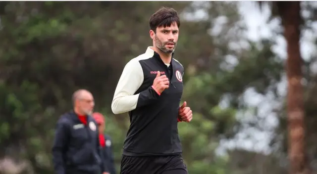 Claudio Yacob llegó a Universitario de Deportes para reforzarlo en el Torneo Clausura Claudio Yacob llegó a Universitario de Deportes para reforzarlo en el Torneo Clausura