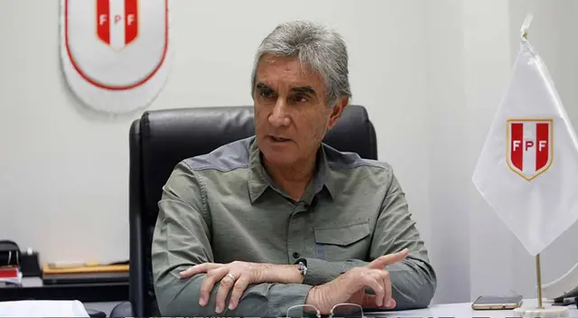 Juan Carlos Oblitas podría seguir en la FPF