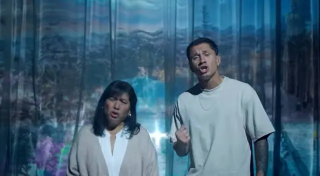 Gianluca Lapadula y su madre se lucen cantando 'Contigo Perú' en comercial de Tottus