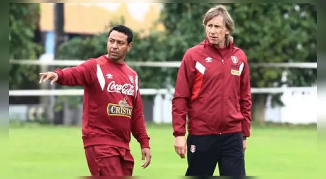 Solano y Gareca en entrenamientos. Foto: FPF Solano y Gareca en entrenamientos. Foto: FPF