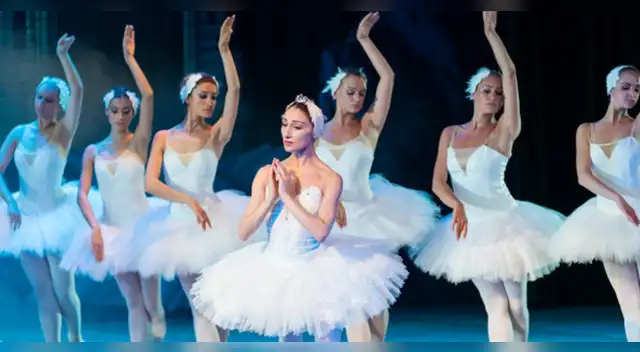 Encuentra los errores entre las bailarinas