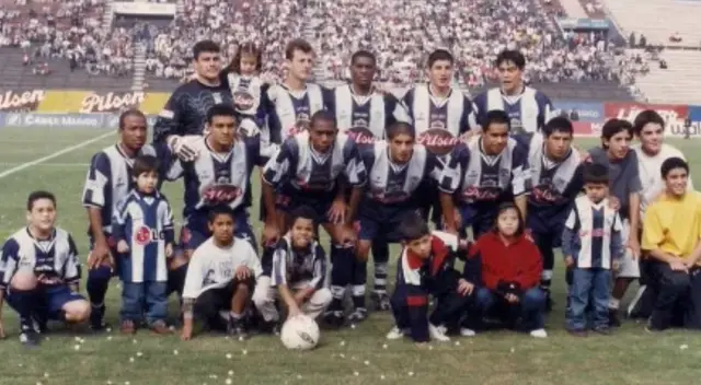 Equipo de Alianza Lima Campeón Nacional en 2001.