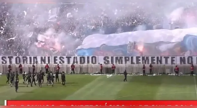 Descomunal banderazo por hinchas de Colo Colo a sus jugadores previo al superclásico chileno