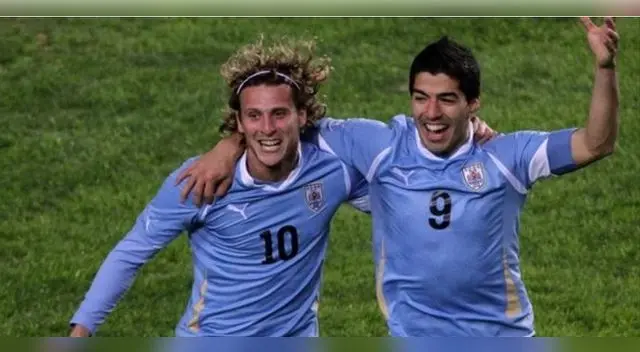 Diego Forlán y Luis Suárez compartieron en la Selección de Uruguay