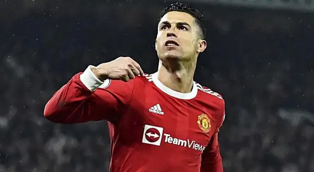 Cristiano Ronaldo vuelve a los entrenamientos con el Manchester United. Cristiano Ronaldo vuelve a los entrenamientos con el Manchester United.