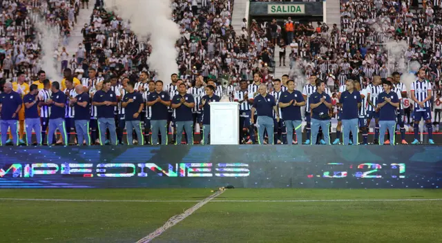 Alianza Lima presentó a su plantilla en la Noche Blanquiazul 2022 Alianza Lima presentó a su plantilla en la Noche Blanquiazul 2022