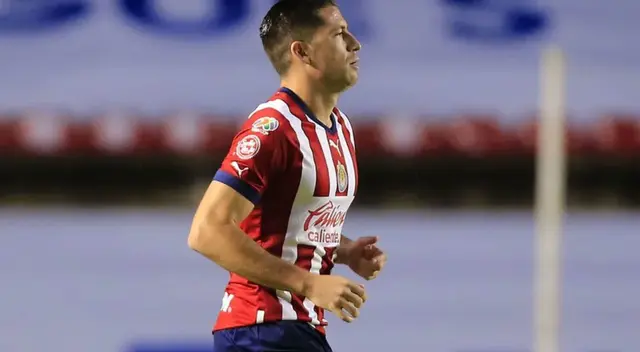 Santiago Ormeño fue recibido con pifias por hinchas de Chivas Santiago Ormeño fue recibido con pifias por hinchas de Chivas