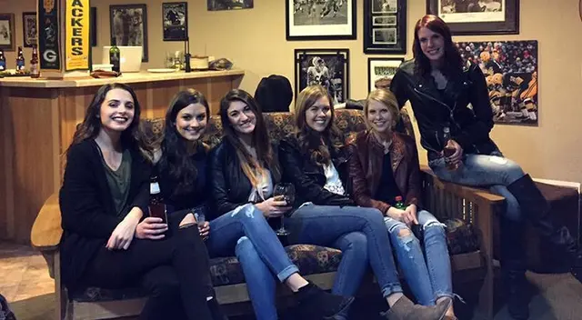 ¿6 chicas y solo 5 pares de piernas? Resuelve esta ilusión óptica en menos de 10 segundos