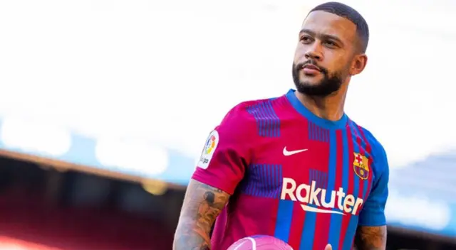 Memphis Depay tiene contrato con Barcelona hasta mediados de 2023. Memphis Depay tiene contrato con Barcelona hasta mediados de 2023.