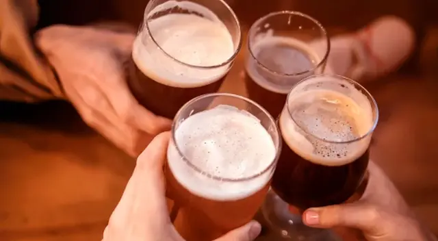 Día de la Cerveza: ¿Por qué se celebra y cuántas latas se beben en el Perú por año?