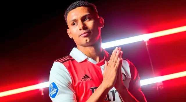 Marcos López posó con la camiseta del Feyenoord de Países Bajos