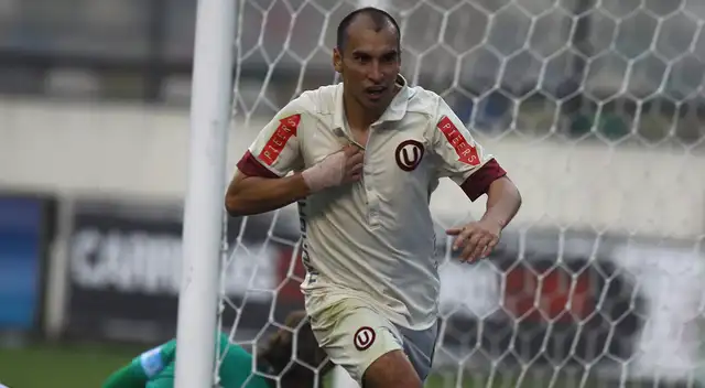 Rainer Torres con camiseta de Universitario en 2013