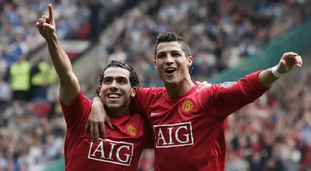 Carlos Tevez llegó al Manchester United para la temporada 2007-08. Carlos Tevez llegó al Manchester United para la temporada 2007-08.