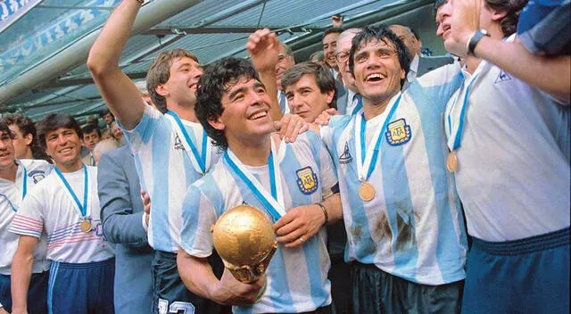 Argentina campeón del mundo en 1986, última vez que la albiceleste alzó este título. Argentina campeón del mundo en 1986, última vez que la albiceleste alzó este título.