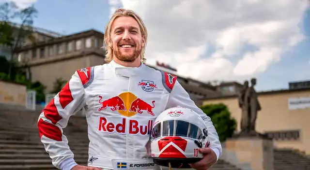 Emil Forsberg, se pasea en un Fórmula 1