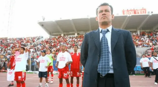 Juan Reynoso como DT de Bolognesi. 
